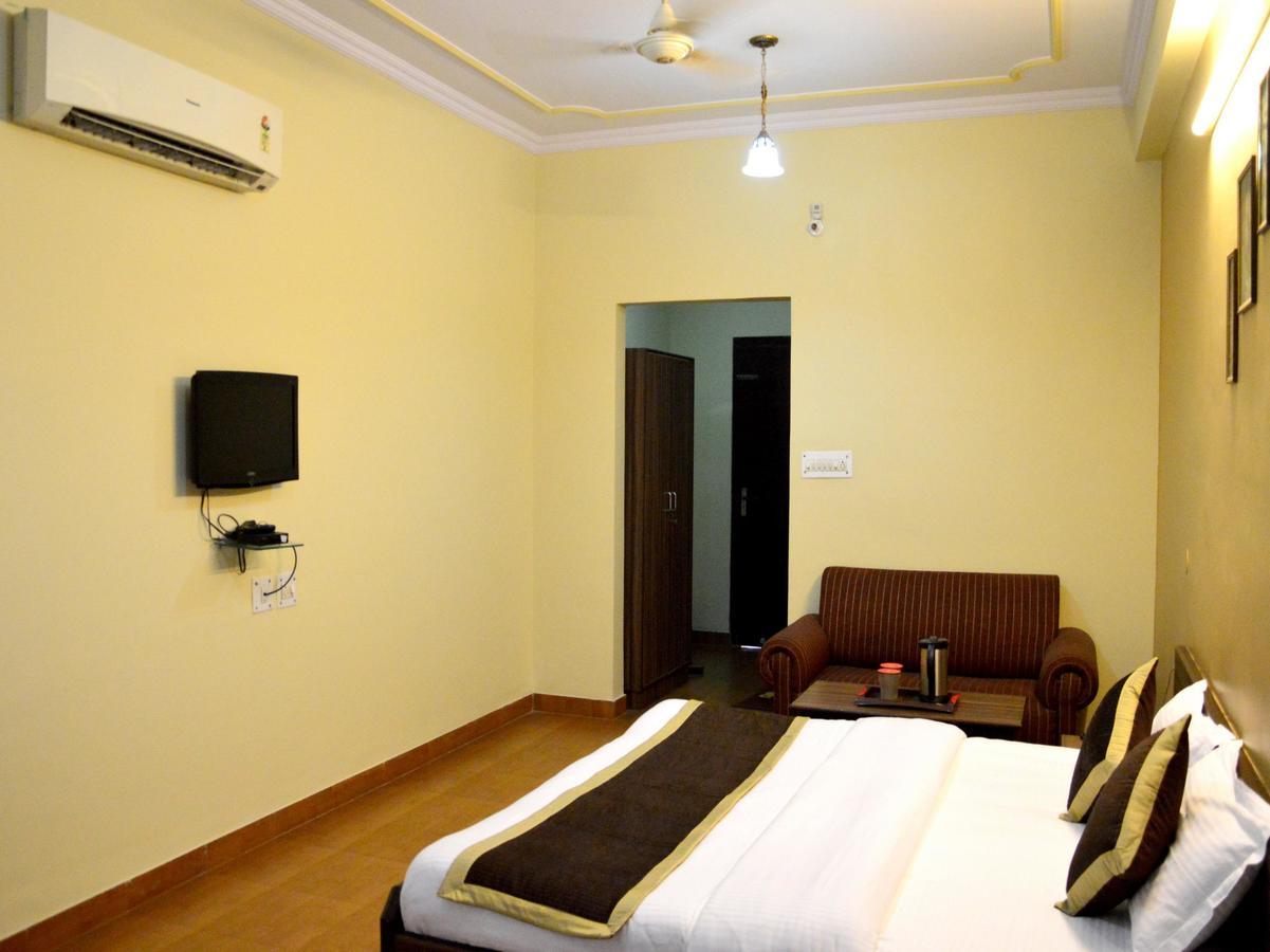 Oyo 6012 Hotel Rockwell Dźajpur Zewnętrze zdjęcie