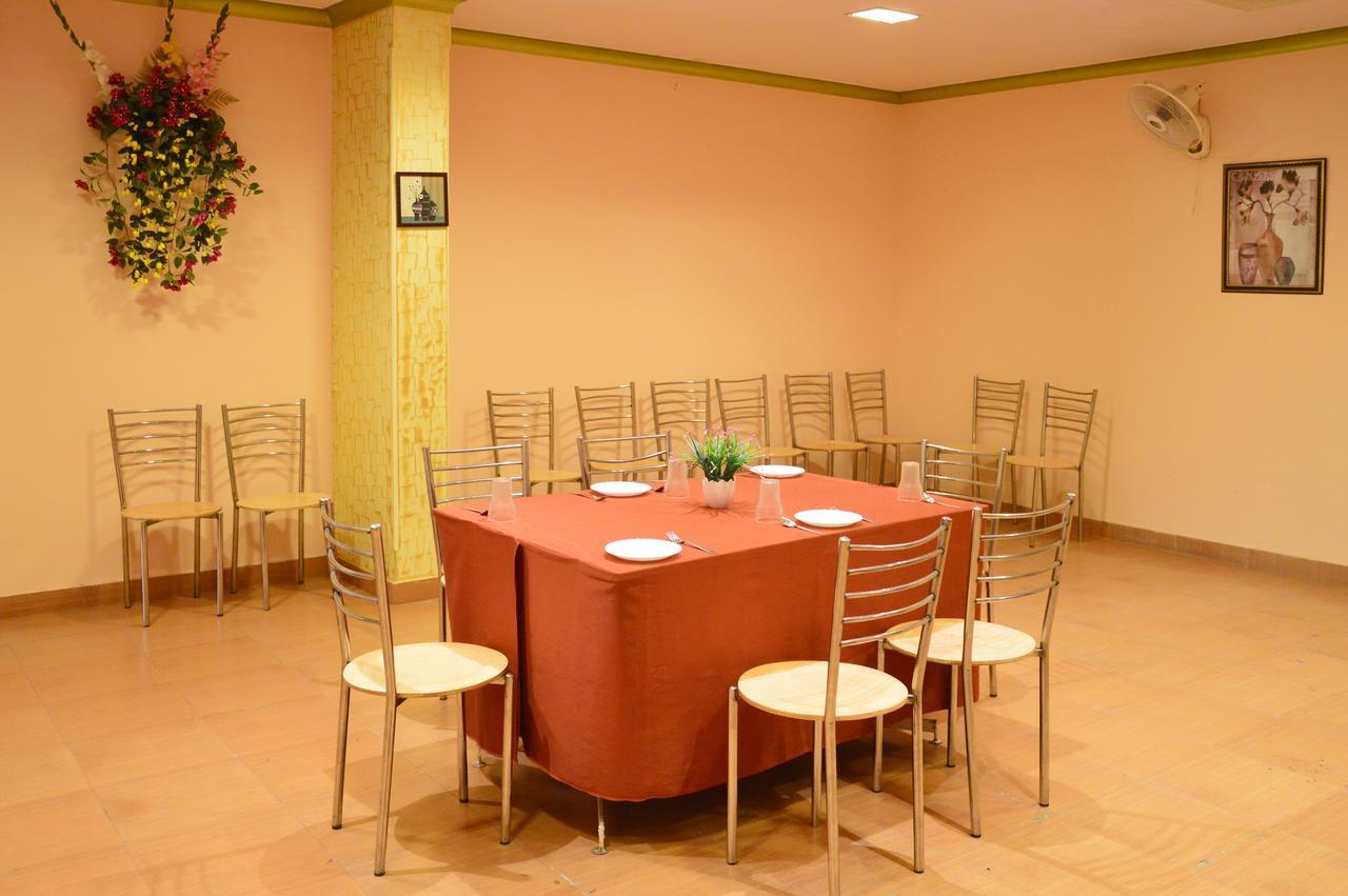 Oyo 6012 Hotel Rockwell Dźajpur Zewnętrze zdjęcie